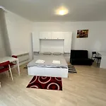 Luxury In St. John Park דירה